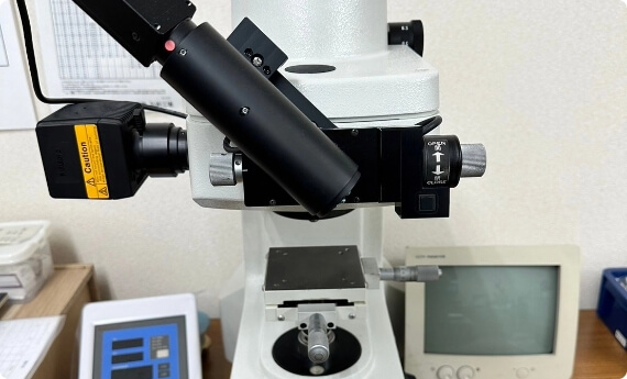 マイクロビッカース硬度計 写真